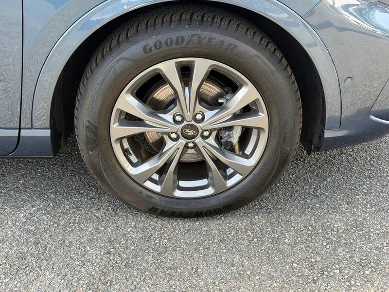 Photo de la voiture FORD KUGA 2.0 TDCi 120 S&S 4x2 Powershift ST-Line
