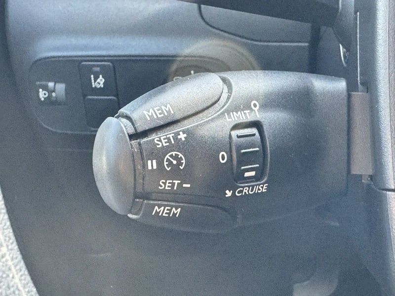 Photo de la voiture CITROEN C3 BlueHDi 75 S&S Feel