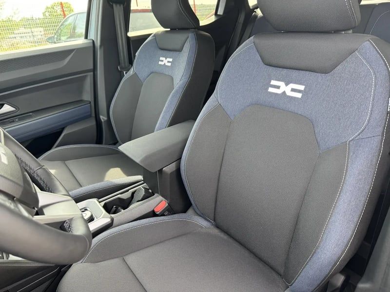 Photo de la voiture DACIA DUSTER TCe 130 4x4 Journey