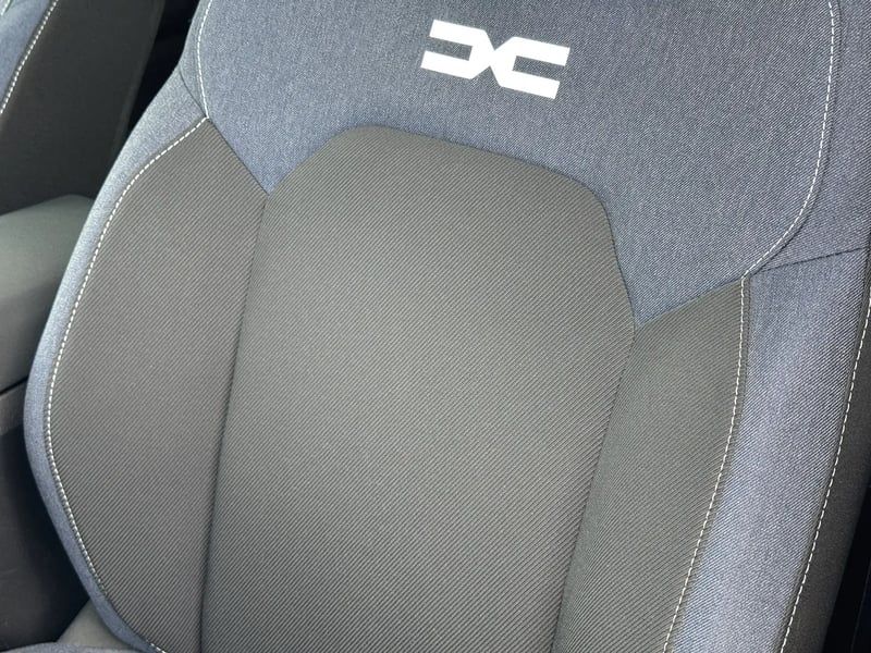 Photo de la voiture DACIA DUSTER TCe 130 4x4 Journey