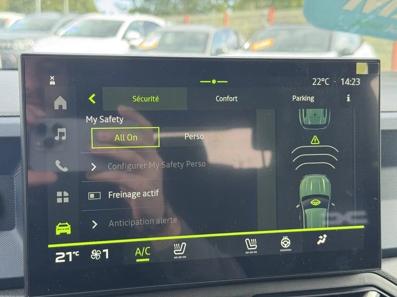 Photo de la voiture DACIA DUSTER TCe 130 4x4 Journey