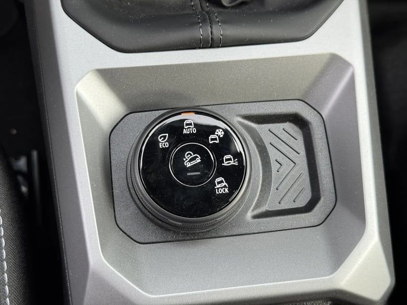 Photo de la voiture DACIA DUSTER TCe 130 4x4 Journey
