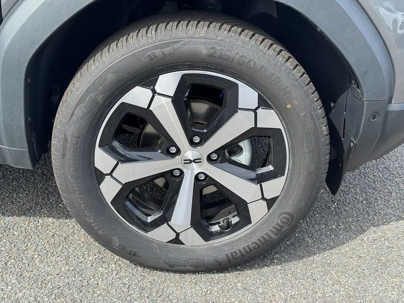 Photo de la voiture DACIA DUSTER TCe 130 4x4 Journey