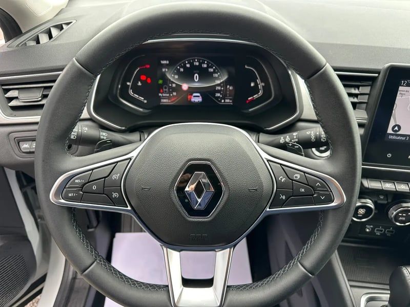 Photo de la voiture RENAULT CAPTUR TCe 140 EDC Intens