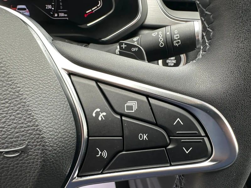 Photo de la voiture RENAULT CAPTUR TCe 140 EDC Intens