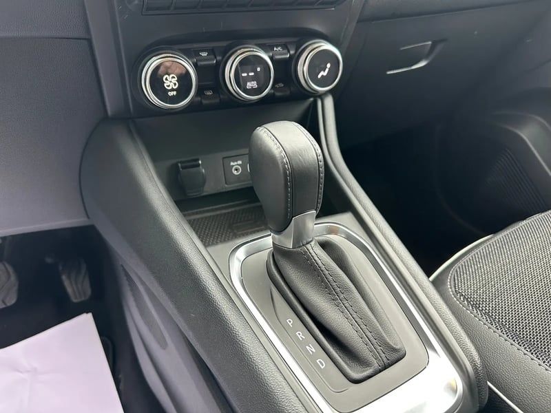 Photo de la voiture RENAULT CAPTUR TCe 140 EDC Intens