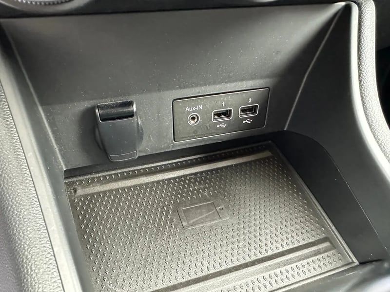 Photo de la voiture RENAULT CAPTUR TCe 140 EDC Intens