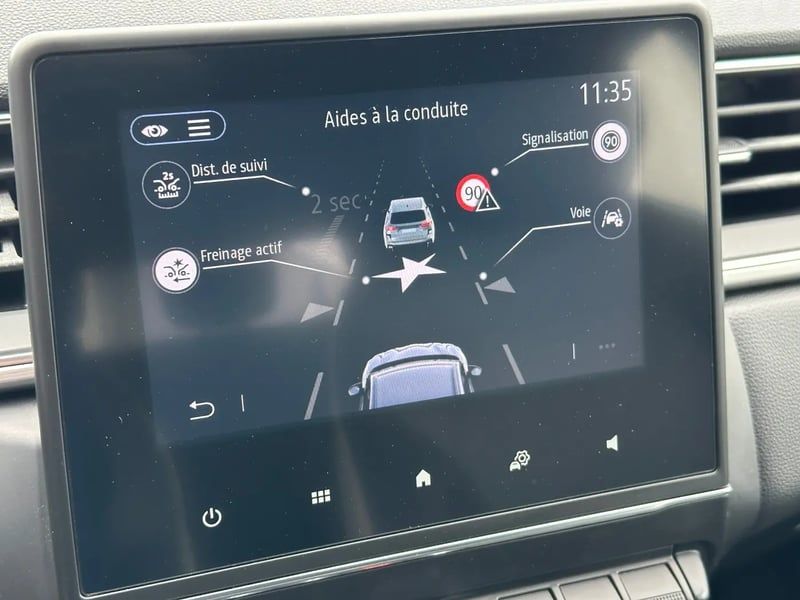 Photo de la voiture RENAULT CAPTUR TCe 140 EDC Intens