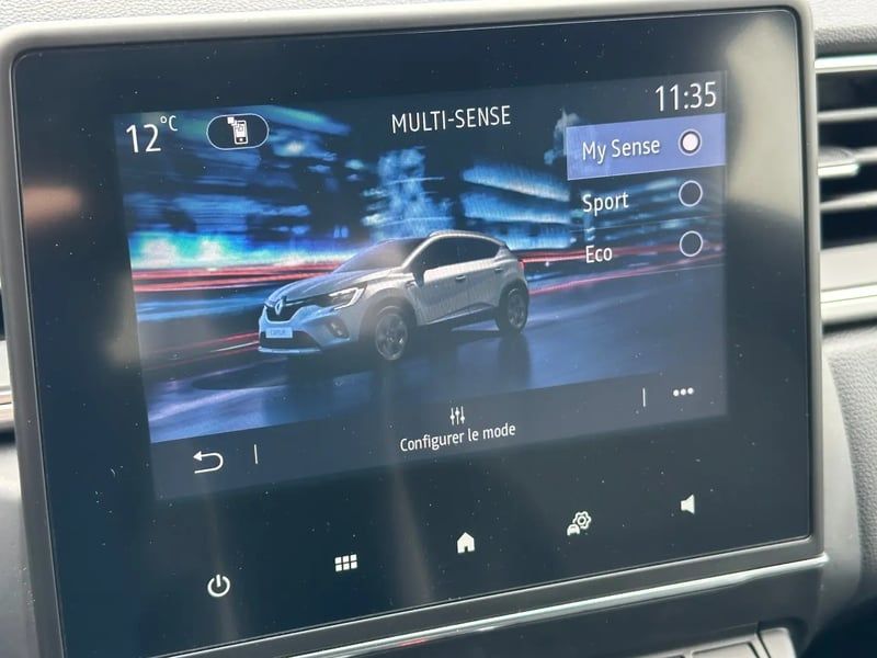 Photo de la voiture RENAULT CAPTUR TCe 140 EDC Intens