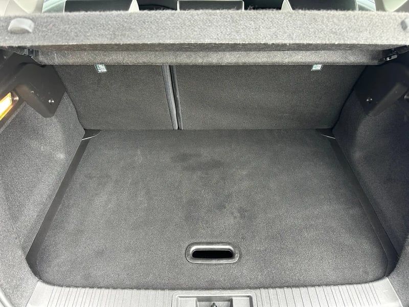 Photo de la voiture RENAULT CAPTUR TCe 140 EDC Intens