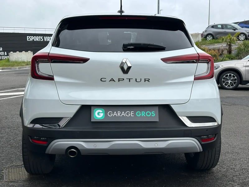 Photo de la voiture RENAULT CAPTUR TCe 140 EDC Intens