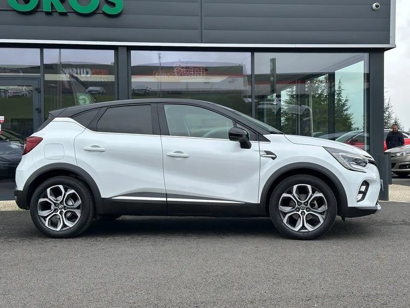 Photo de la voiture RENAULT CAPTUR TCe 140 EDC Intens