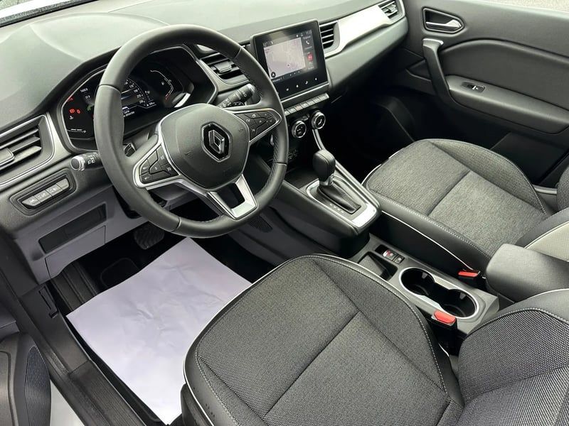 Photo de la voiture RENAULT CAPTUR TCe 140 EDC Intens