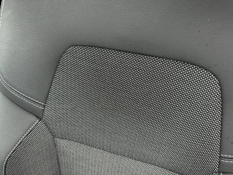 Photo de la voiture RENAULT CAPTUR TCe 140 EDC Intens