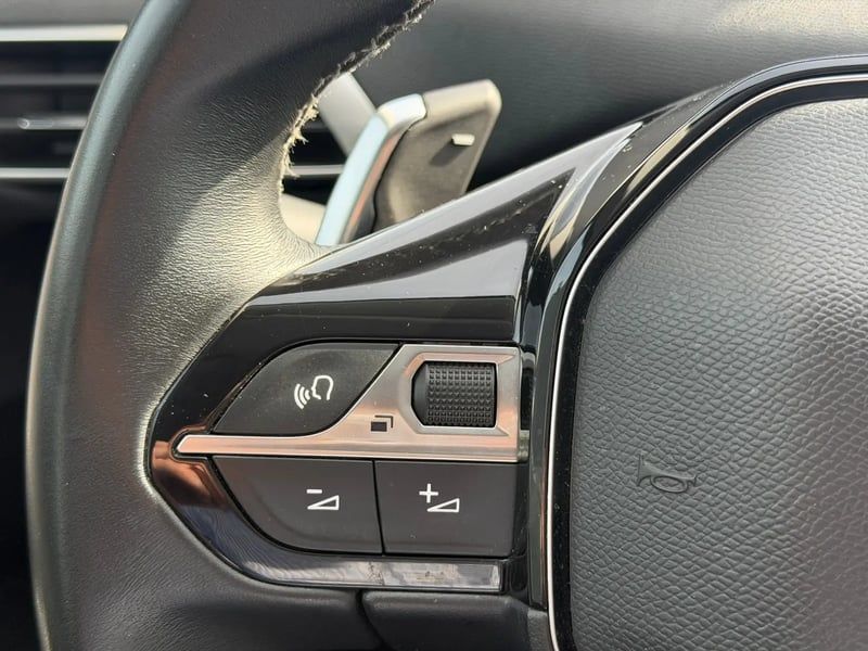 Photo de la voiture PEUGEOT 3008 Puretech 130ch S&S EAT8 Allure Pack