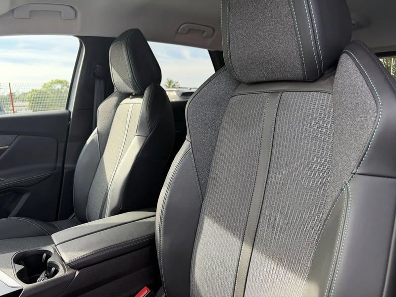 Photo de la voiture PEUGEOT 3008 Puretech 130ch S&S EAT8 Allure Pack