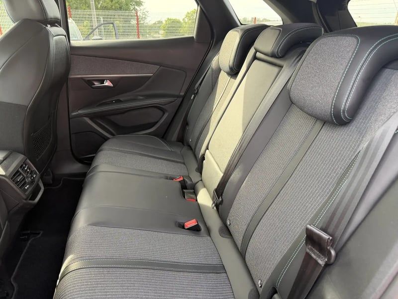 Photo de la voiture PEUGEOT 3008 Puretech 130ch S&S EAT8 Allure Pack