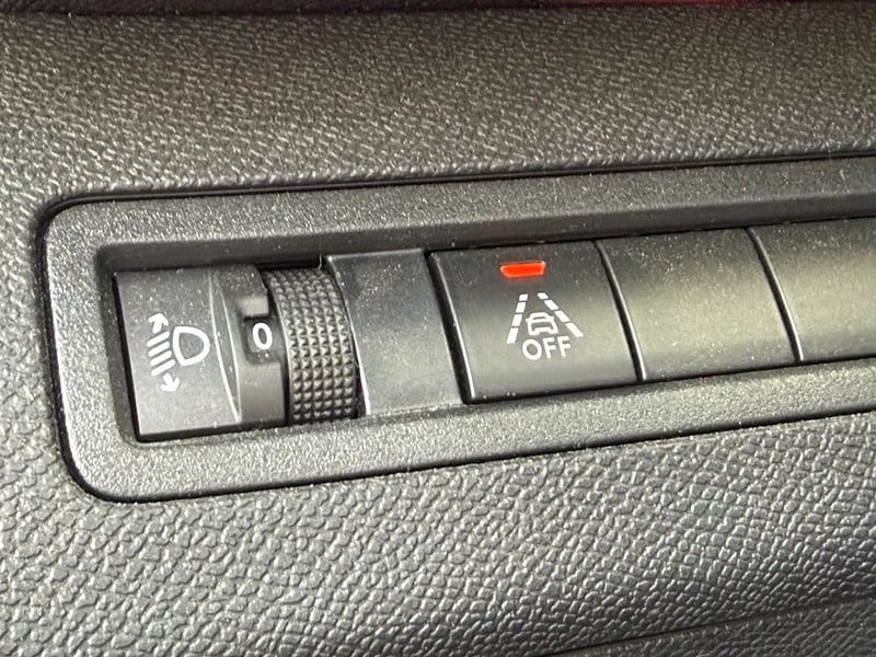 Photo de la voiture PEUGEOT 3008 Puretech 130ch S&S EAT8 Allure Pack