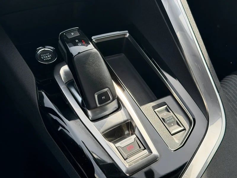 Photo de la voiture PEUGEOT 3008 Puretech 130ch S&S EAT8 Allure Pack