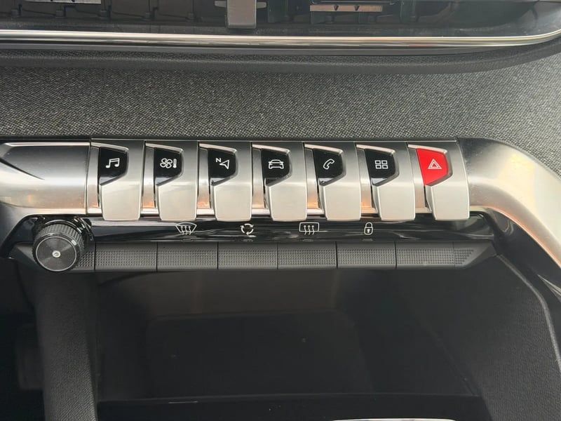 Photo de la voiture PEUGEOT 3008 Puretech 130ch S&S EAT8 Allure Pack