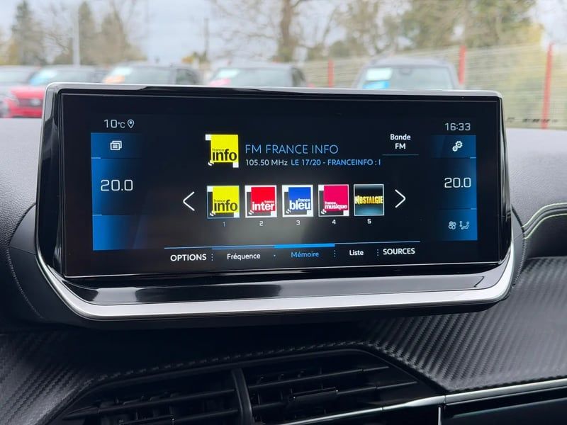 Photo de la voiture PEUGEOT 2008 BlueHDi 130 S&S EAT8 GT