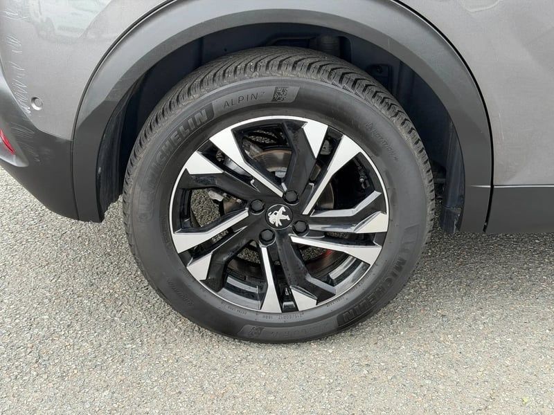 Photo de la voiture PEUGEOT 2008 BlueHDi 130 S&S EAT8 GT