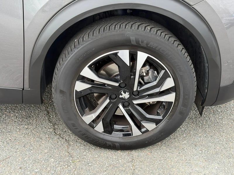Photo de la voiture PEUGEOT 2008 BlueHDi 130 S&S EAT8 GT
