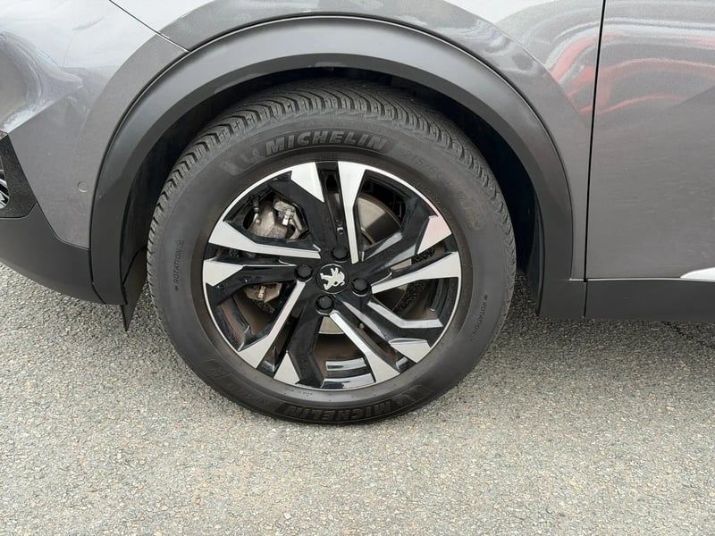 Photo de la voiture PEUGEOT 2008 BlueHDi 130 S&S EAT8 GT