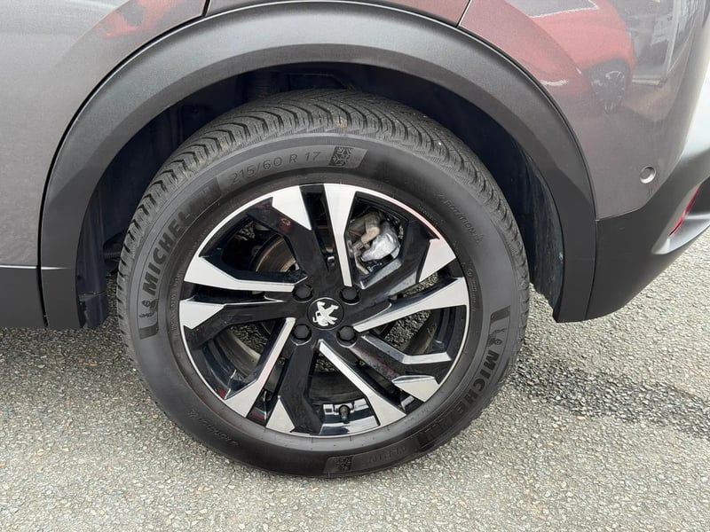 Photo de la voiture PEUGEOT 2008 BlueHDi 130 S&S EAT8 GT