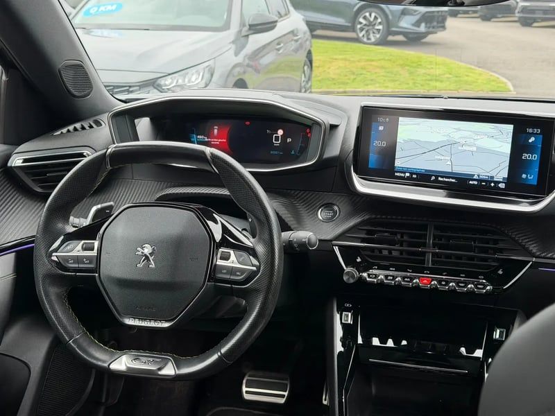 Photo de la voiture PEUGEOT 2008 BlueHDi 130 S&S EAT8 GT