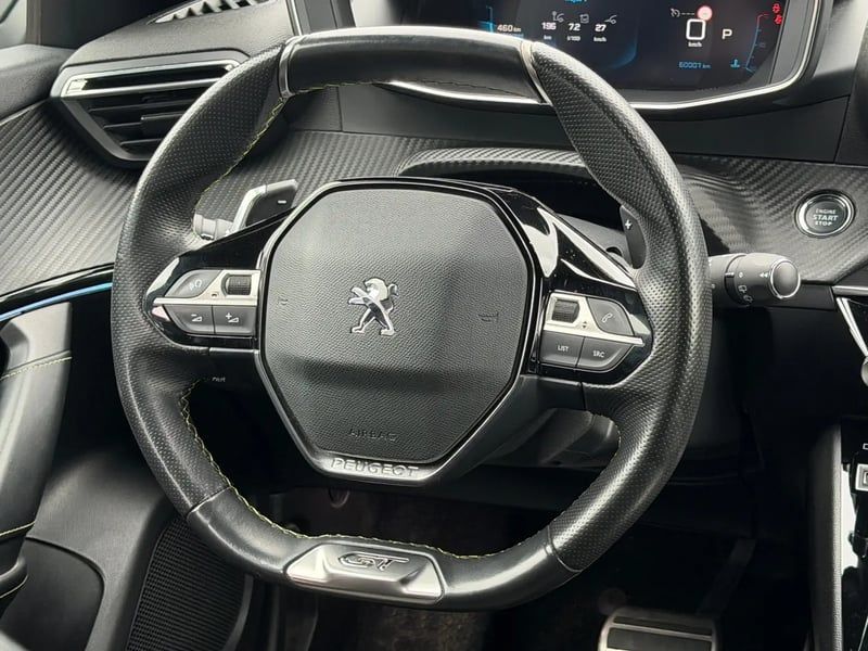 Photo de la voiture PEUGEOT 2008 BlueHDi 130 S&S EAT8 GT