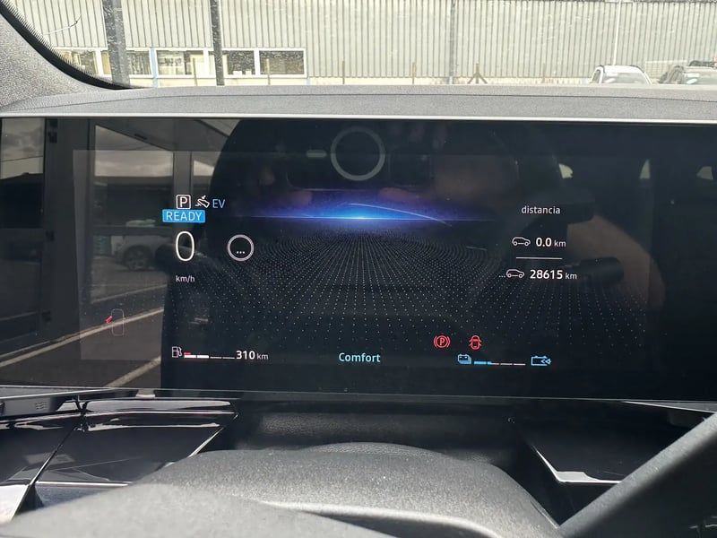 Photo de la voiture RENAULT AUSTRAL E-Tech hybrid 200 Techno