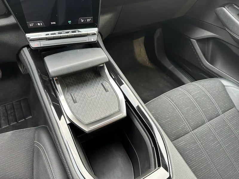 Photo de la voiture RENAULT AUSTRAL E-Tech hybrid 200 Techno