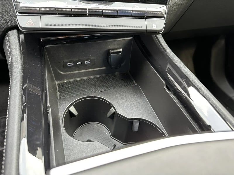 Photo de la voiture RENAULT AUSTRAL E-Tech hybrid 200 Techno