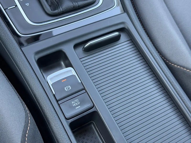 Photo de la voiture VOLKSWAGEN GOLF 1.2 TSI 110 BlueMotion Technology Allstar DSG7