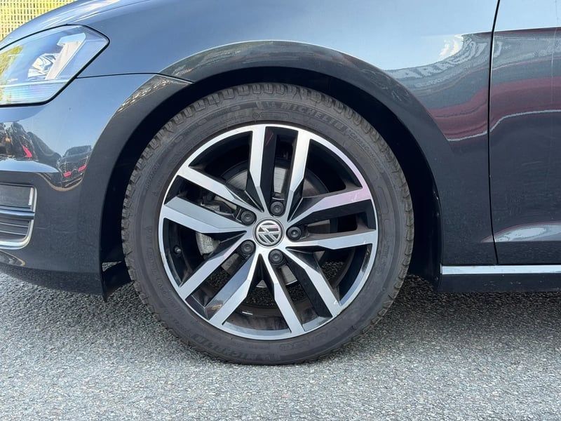 Photo de la voiture VOLKSWAGEN GOLF 1.2 TSI 110 BlueMotion Technology Allstar DSG7