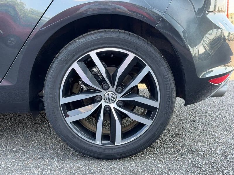 Photo de la voiture VOLKSWAGEN GOLF 1.2 TSI 110 BlueMotion Technology Allstar DSG7