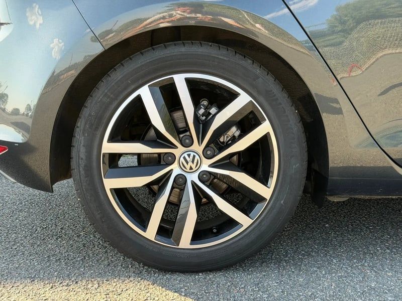 Photo de la voiture VOLKSWAGEN GOLF 1.2 TSI 110 BlueMotion Technology Allstar DSG7