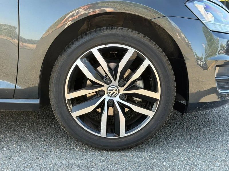 Photo de la voiture VOLKSWAGEN GOLF 1.2 TSI 110 BlueMotion Technology Allstar DSG7