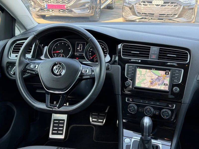 Photo de la voiture VOLKSWAGEN GOLF 1.2 TSI 110 BlueMotion Technology Allstar DSG7