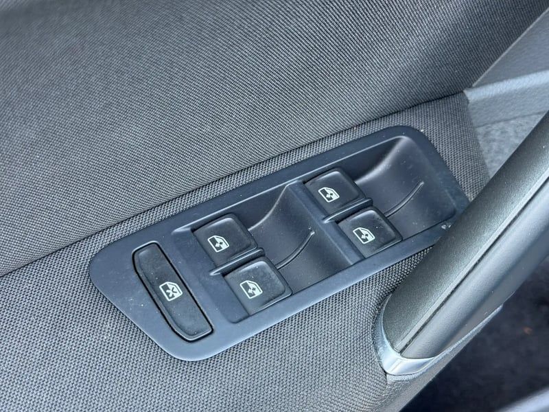 Photo de la voiture VOLKSWAGEN GOLF 1.2 TSI 110 BlueMotion Technology Allstar DSG7