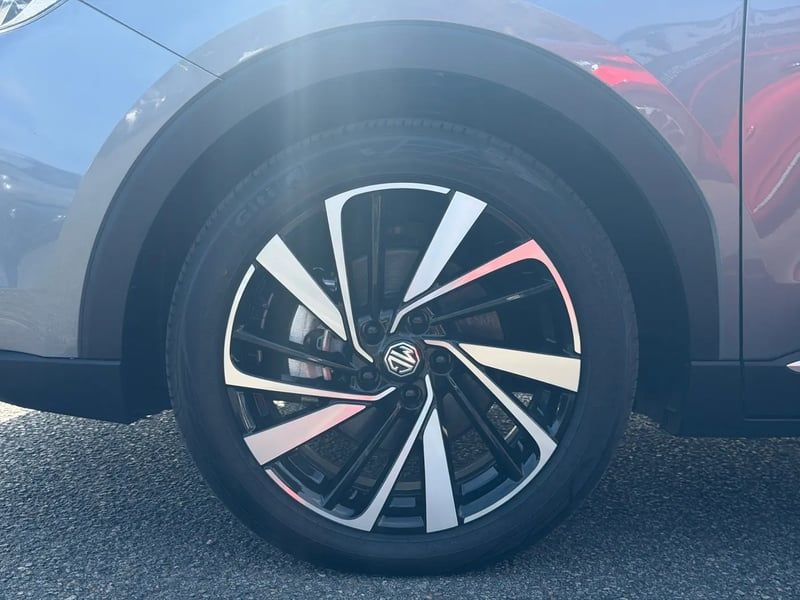 Photo de la voiture MG ZS 1.5 L Hybrid+ 197 ch Luxury
