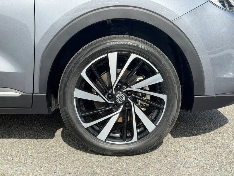 Photo de la voiture MG ZS 1.5 L Hybrid+ 197 ch Luxury