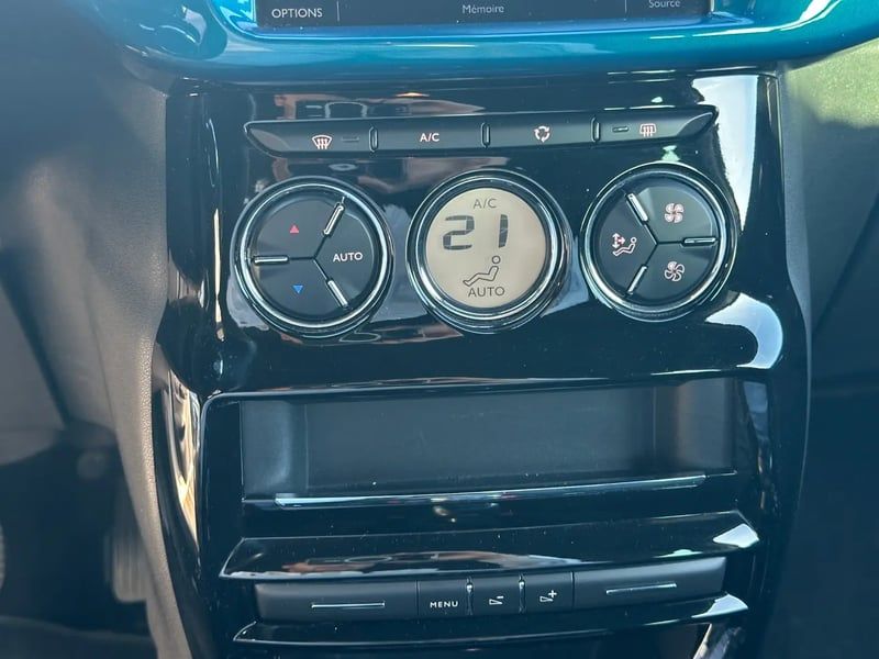 Photo de la voiture DS DS 3 PureTech 110 S&S BVM5 So Chic