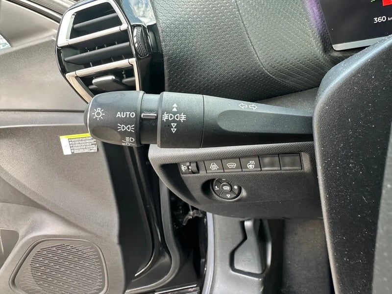 Photo de la voiture CITROEN C4 C4 HDI 130 EAT 8 SHINE