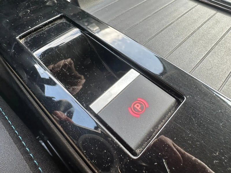 Photo de la voiture CITROEN C4 C4 HDI 130 EAT 8 SHINE