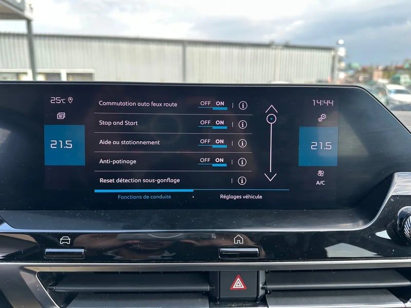 Photo de la voiture CITROEN C4 C4 HDI 130 EAT 8 SHINE