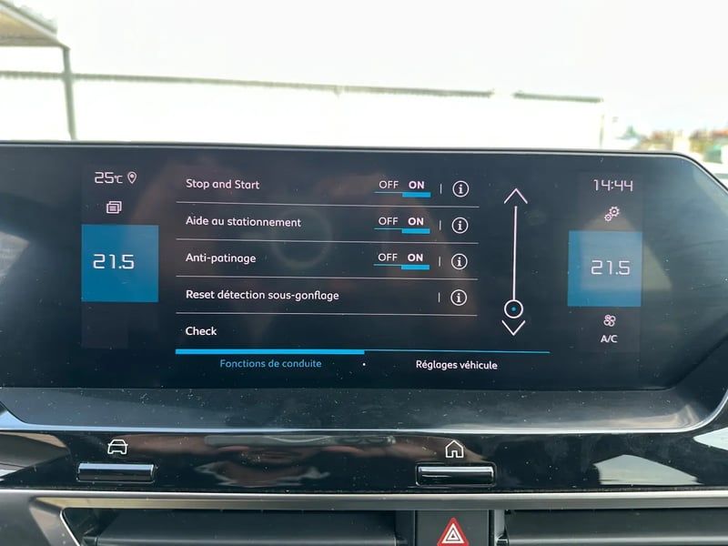 Photo de la voiture CITROEN C4 C4 HDI 130 EAT 8 SHINE