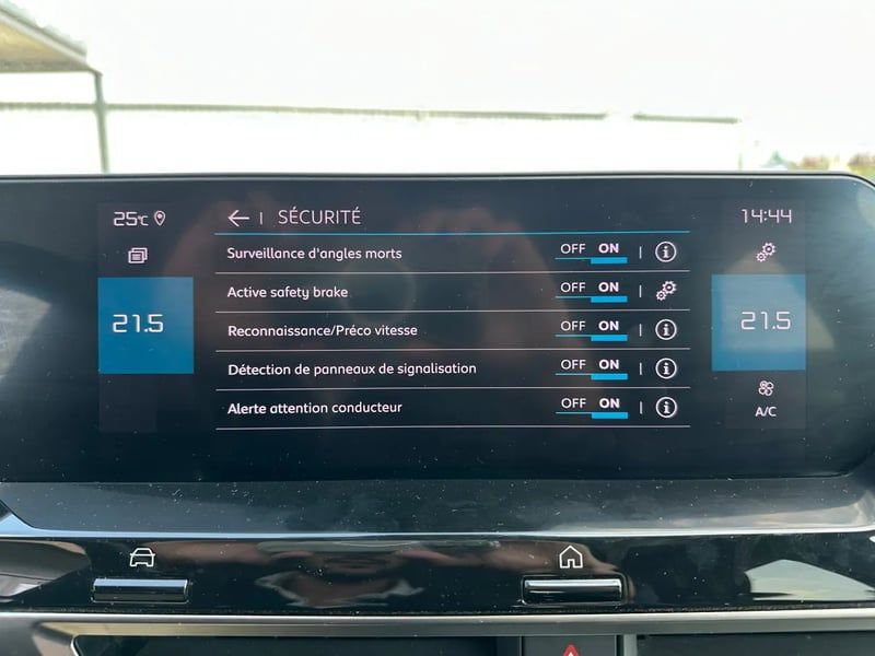 Photo de la voiture CITROEN C4 C4 HDI 130 EAT 8 SHINE