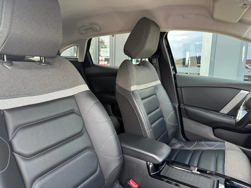 Photo de la voiture CITROEN C4 C4 HDI 130 EAT 8 SHINE